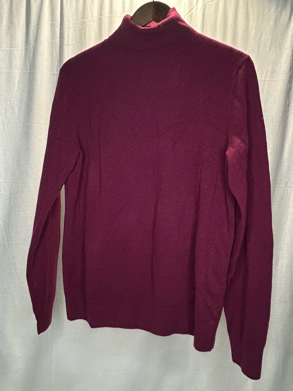 Amicale Cashmere Men's Burgundy Turtleneck Sweater